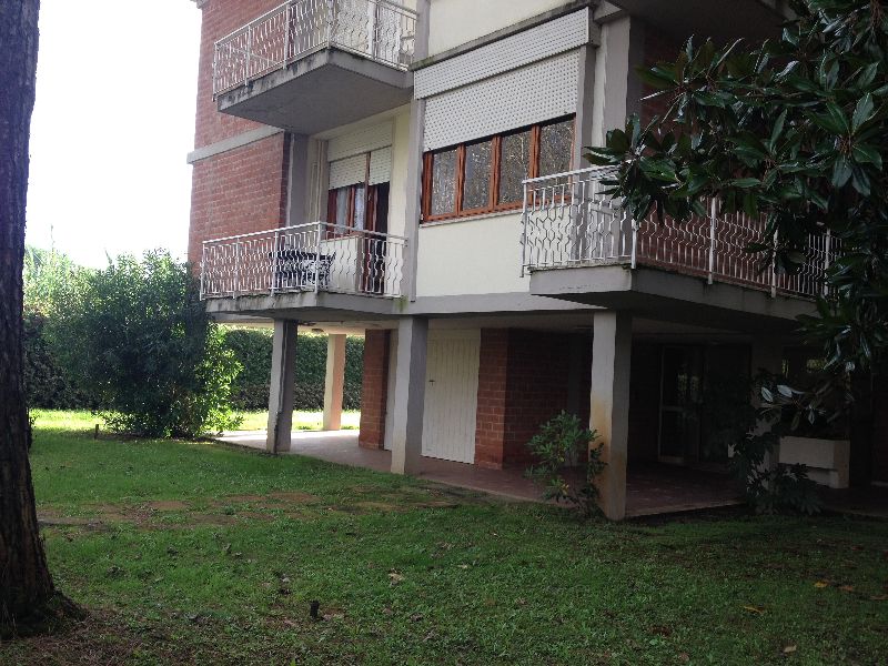 Lido di Camaiore, Apartment in residential area